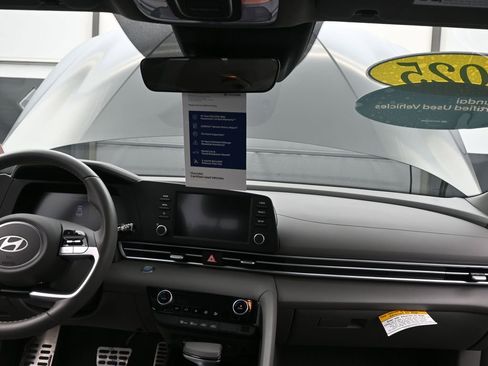 Certified 2025 Hyundai Elantra Sport image 15