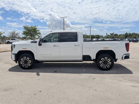 Used 2025 GMC Sierra 2500 Denali Ultimate AWD/4WD image 8