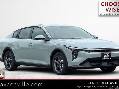 New 2026 Kia K4 LXS image 1