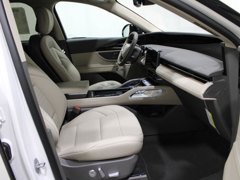 Used 2025 Lincoln Nautilus Reserve AWD/4WD image 22