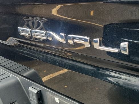 Used 2023 GMC Sierra 1500 Denali w/ Denali Reserve Package AWD/4WD image 7