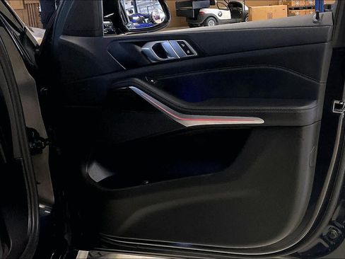 Used 2023 BMW X5 xDrive40i w/ Executive Package image 21