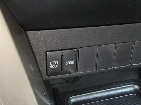Used 2015 Toyota RAV4 LE AWD/4WD image 25