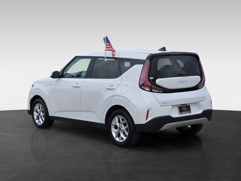 Used 2024 Kia Soul LX w/ Option Group 015 FWD image 6