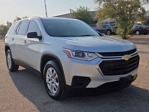 Used 2020 Chevrolet Traverse LS FWD image 2
