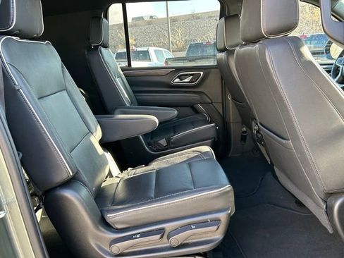 Used 2023 Chevrolet Suburban Premier AWD/4WD image 17