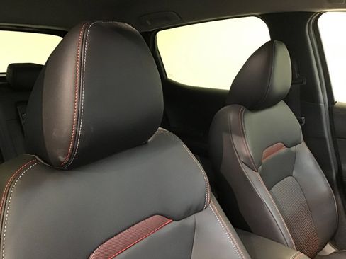 Used 2025 Nissan Kicks SR AWD/4WD image 33