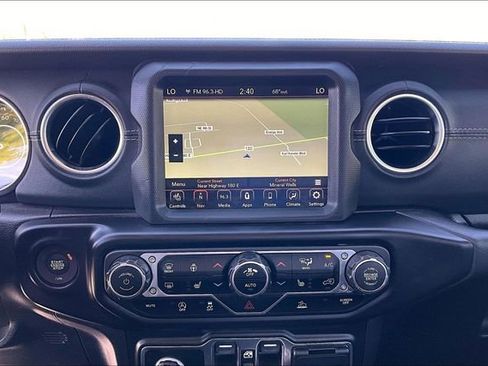 Used 2022 Jeep Wrangler Unlimited Sahara w/ Cold Weather Group AWD/4WD image 16