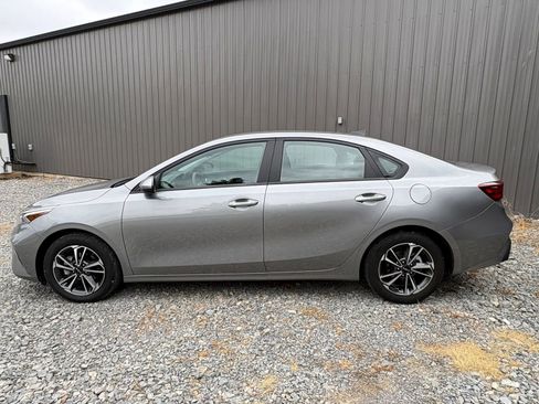 Used 2023 Kia Forte LXS FWD image 8