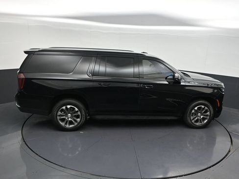 Used 2025 Chevrolet Suburban LT RWD image 23