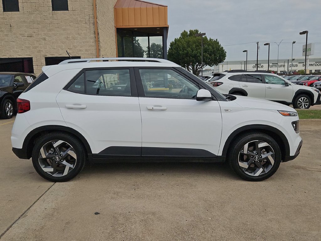 Used 2025 Hyundai Venue SEL FWD image 5