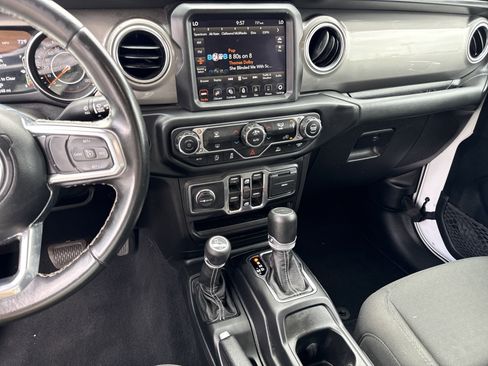Used 2021 Jeep Gladiator Overland image 30