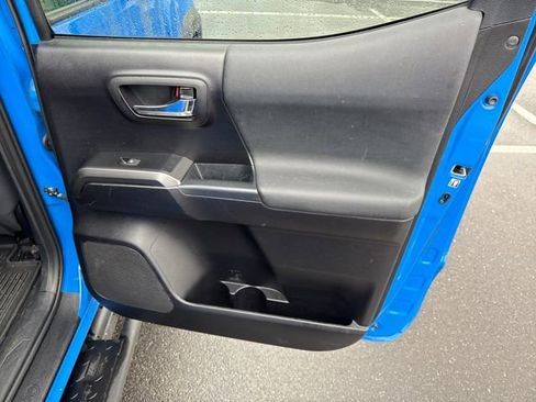 Used 2020 Toyota Tacoma TRD Off-Road image 16