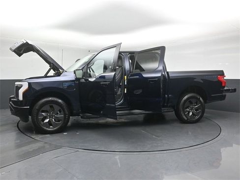 Used 2024 Ford F150 Lightning Lariat image 57