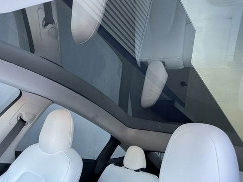 Used 2023 Tesla Model Y Long Range image 14