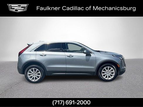 Used 2023 Cadillac XT4 Luxury w/ Cold Weather Package AWD/4WD image 3