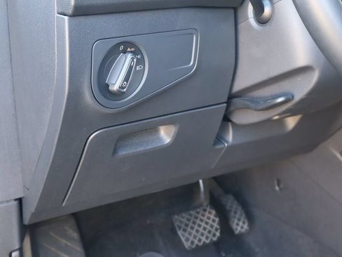Used 2023 Volkswagen Tiguan SE w/ Panoramic Sunroof Package FWD image 24