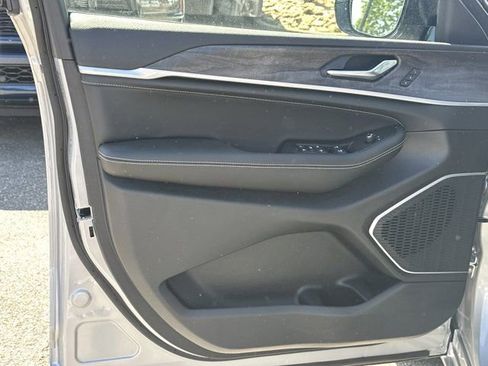 New 2026 Jeep Grand Cherokee Limited AWD/4WD image 11