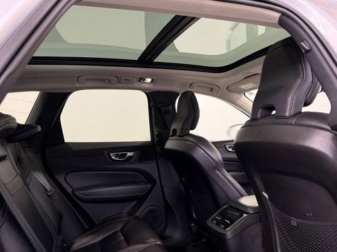 Used 2021 Volvo XC60 T6 Inscription image 10