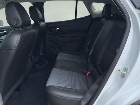 Used 2025 Chevrolet Trax LT FWD image 13