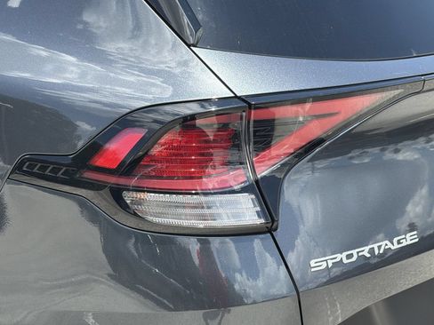Used 2024 Kia Sportage EX AWD/4WD image 7