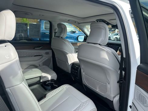 Used 2023 Jeep Grand Cherokee L Summit w/ Luxury Tech Group V image 29