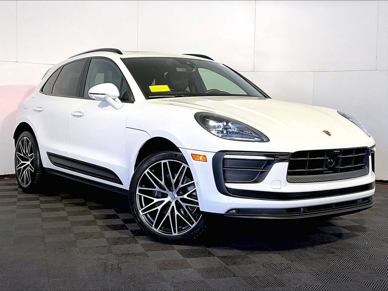 Certified 2023 Porsche Macan AWD/4WD image 9