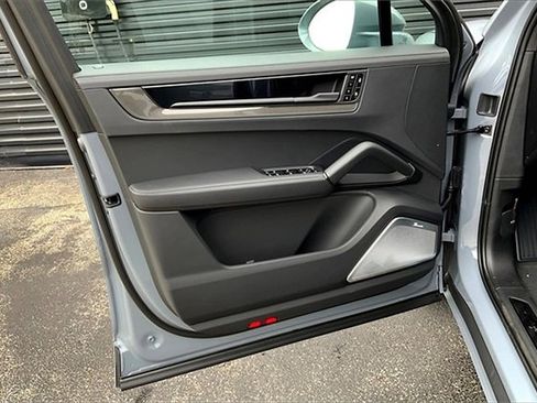 New 2026 Porsche Cayenne GTS image 27