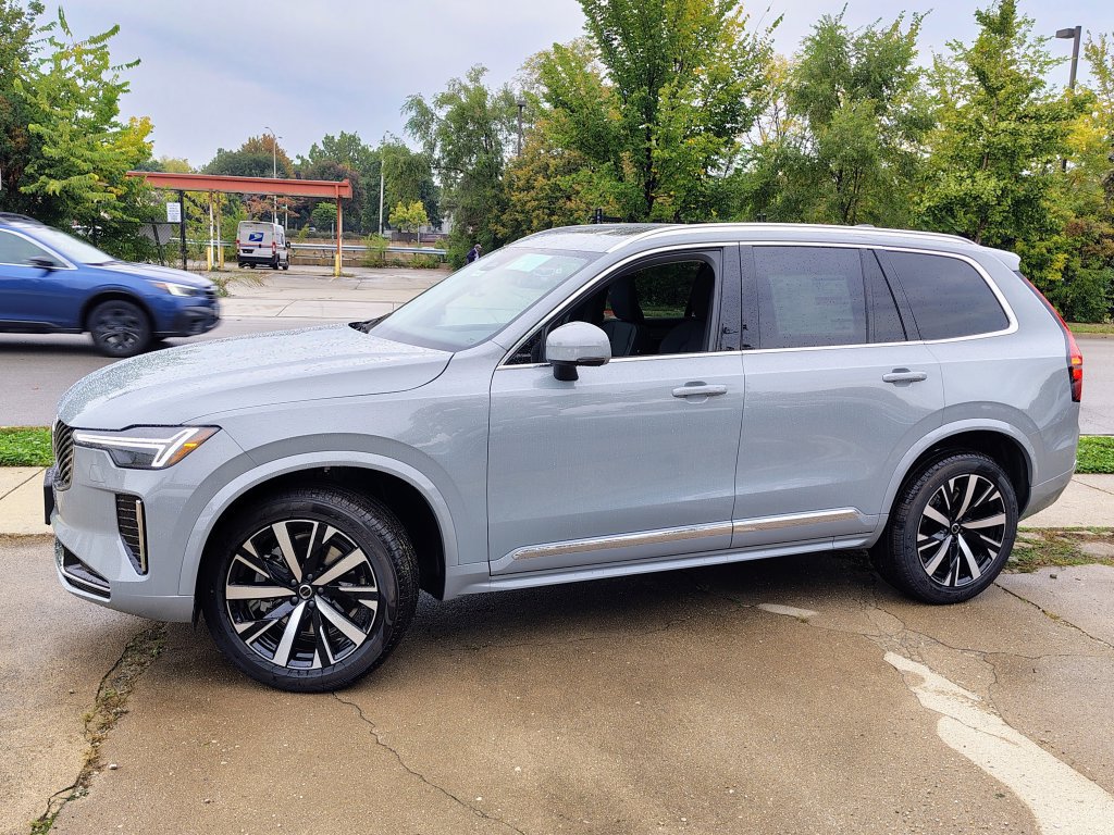 New 2027 Volvo XC90 B5 Core AWD/4WD image 2