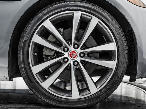 Used 2020 Jaguar XE S image 33