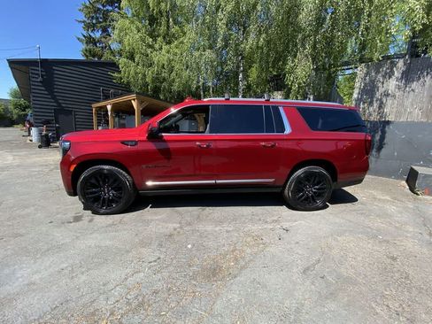 Used 2024 GMC Yukon XL Denali AWD/4WD image 3