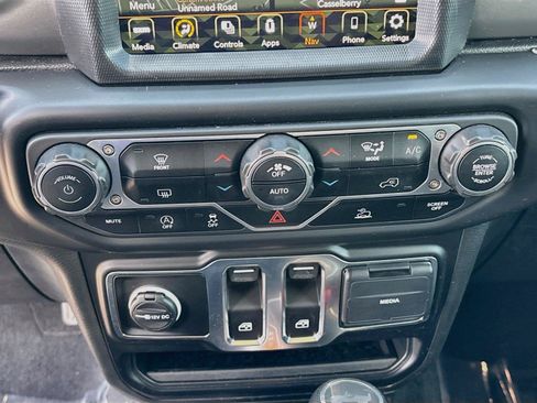 Used 2023 Jeep Wrangler Sport AWD/4WD image 16