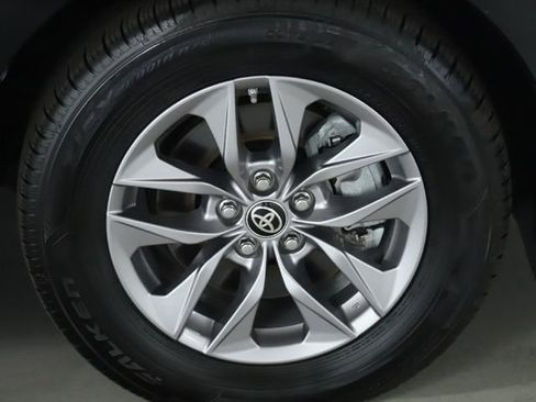 Used 2024 Toyota Sienna XLE image 46