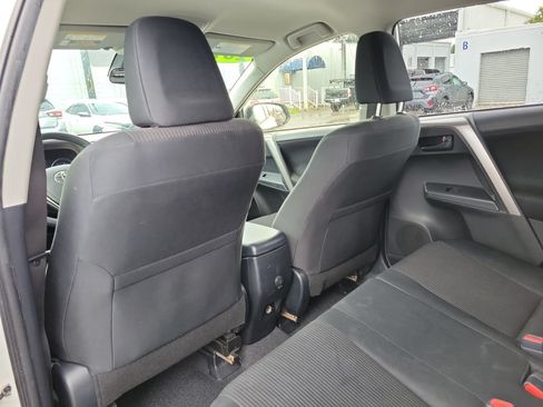 Used 2018 Toyota RAV4 LE FWD image 11
