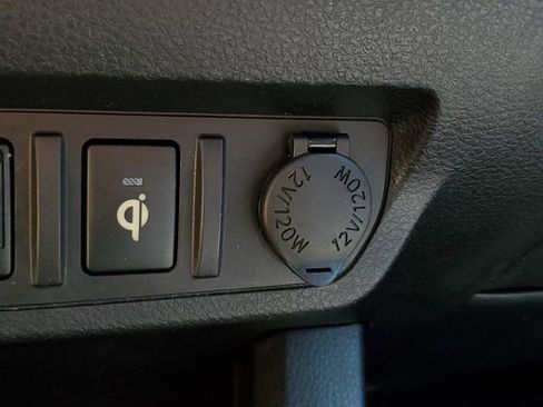 Used 2016 Toyota Tacoma TRD Sport w/ Premium & Technology Package AWD/4WD image 30