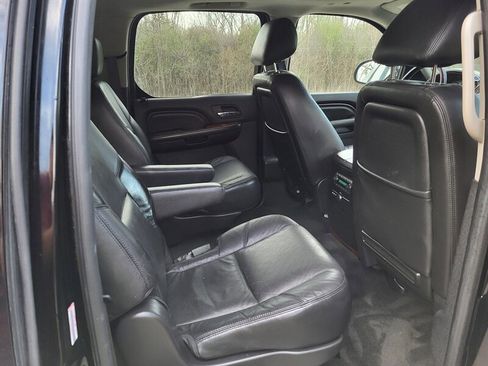 Used 2011 Cadillac Escalade ESV Luxury image 14