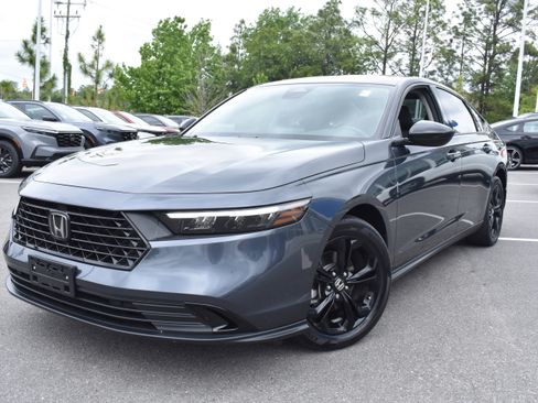 Certified 2025 Honda Accord SE image 5