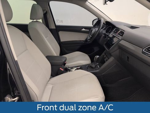 Used 2020 Volkswagen Tiguan SE w/ Panoramic Sunroof Package image 18