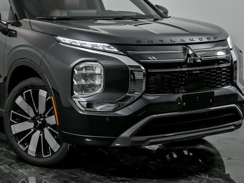 New 2026 Mitsubishi Outlander SEL FWD image 2