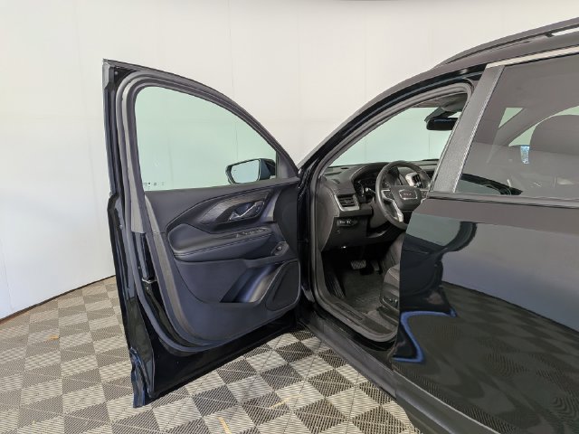Used 2024 GMC Terrain SLE w/ Driver Convenience Package AWD/4WD image 12