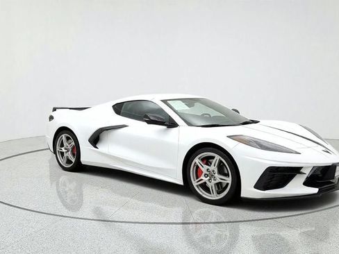 Used 2021 Chevrolet Corvette Stingray Preferred Cpe w/ Z51 Performance Package RWD image 3
