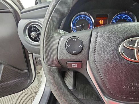 Used 2018 Toyota Corolla LE w/ LE Premium Package w/Moonroof FWD image 19
