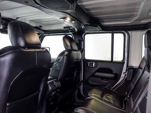 Used 2019 Jeep Wrangler Unlimited Sahara AWD/4WD image 15