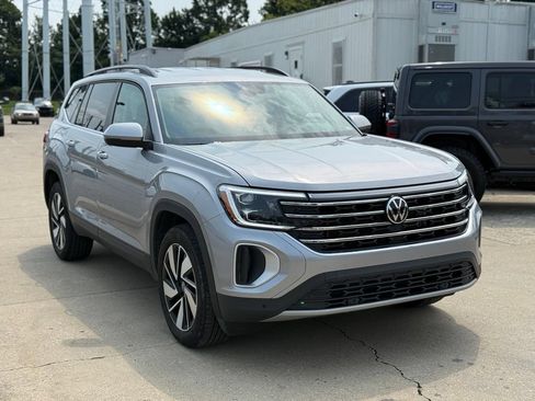 Used 2026 Volkswagen Atlas SE AWD/4WD image 4