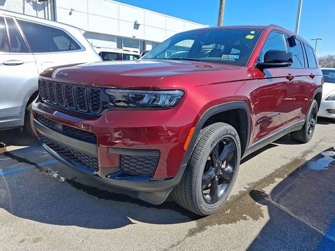 Used 2023 Jeep Grand Cherokee L Laredo image 3