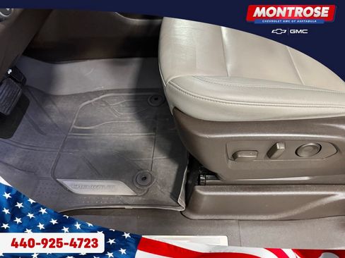 Used 2022 Chevrolet Tahoe Z71 w/ Z71 Off-Road Package AWD/4WD image 13