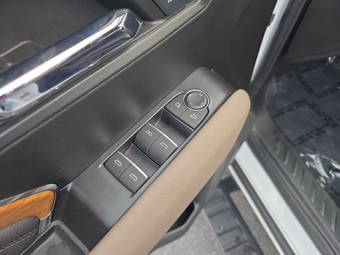 Used 2024 GMC Canyon Denali AWD/4WD image 16