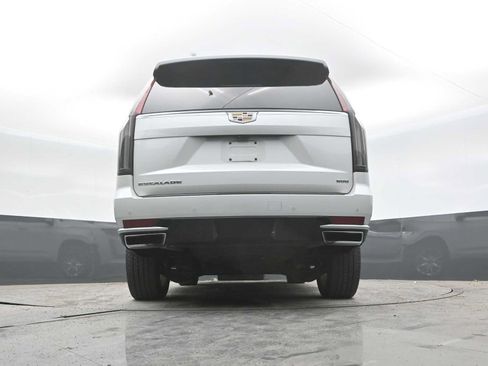 Used 2024 Cadillac Escalade Premium Luxury AWD/4WD image 32