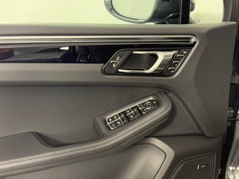 Certified 2026 Porsche Macan AWD/4WD image 27