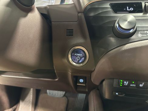 Used 2020 Lexus ES 300h w/ Premium Package FWD image 24